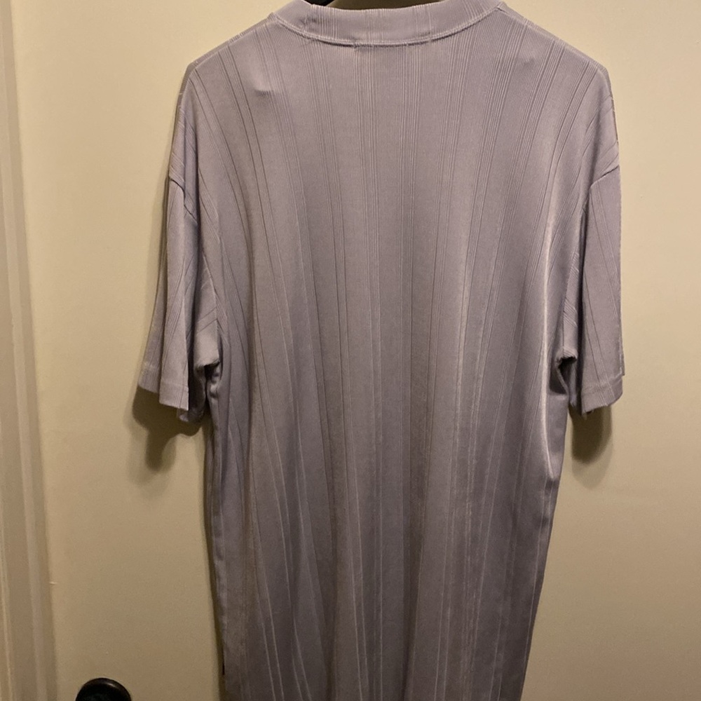 Silver gray 70% Rayon, 30% Polyester crew neck shirt.👕